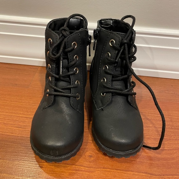 Toddler Girl Lace Up Quilted Boots - Picture 2 of 6